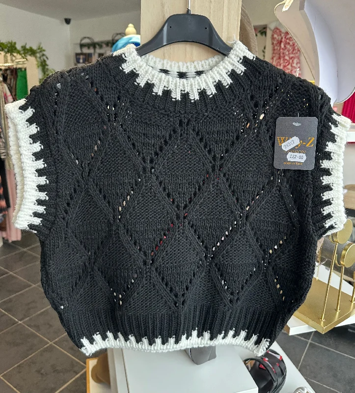 Cropped knitted jumper vest - Black Solid Print Embellished