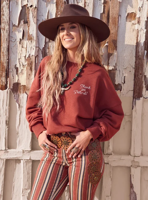 Wrangler X Women's Lainey Wilson Henna Thank Ya Friend Oversized Crew Sweatshirt 112360682 Hoodie with Hem Fringe Bohemian Relaxed Wrangler X Women's Lainey Wilson Henna Thank Ya Friend Oversized Crew Sweatshirt 112360682 Hoodie with Hem Fringe Bohemian Relaxed