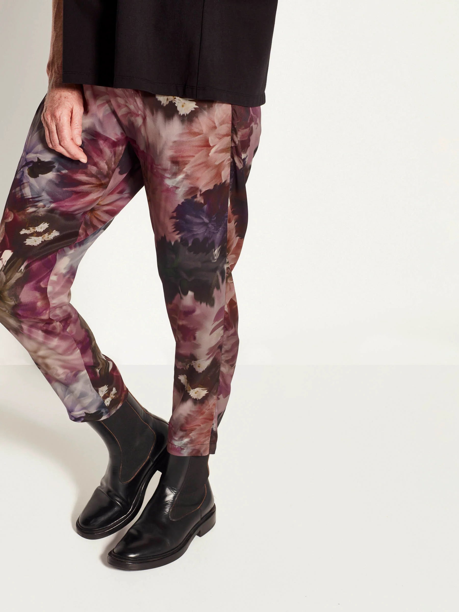 Juliette Hogan Leonard Pant Dahlia Silk Lilac Haze Comfortable Jogging Pants
