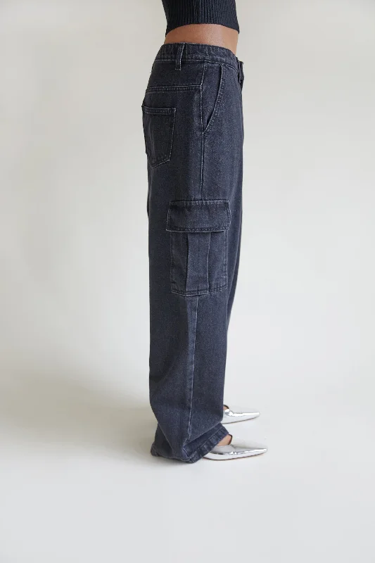 BLACK CARGO JEAN Stylish High-Waisted Denim