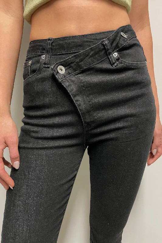 BLACK CROSSFRONT FLARE JEAN Trendy Classic Fit Jeans